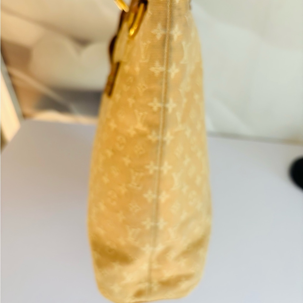 Authentic Louis Vuitton Lucille GM - Picture 6 of 15
